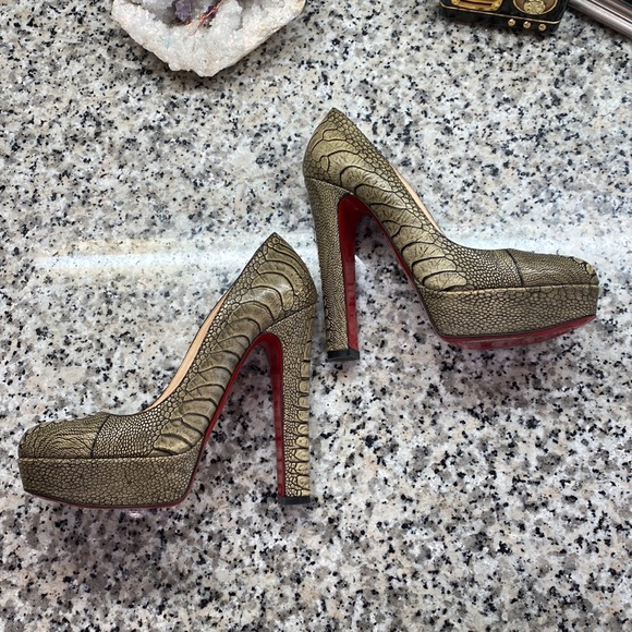 ❌SOLD❌ Authentic Christian Louboutin Python heels - Picture 4 of 10